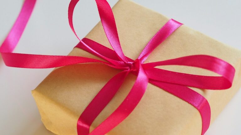 Handmade Satin Ribbon Roses: Folding, Heat-Sealing, and Hot-Glue Floral Construction handmade satin ribbon roses