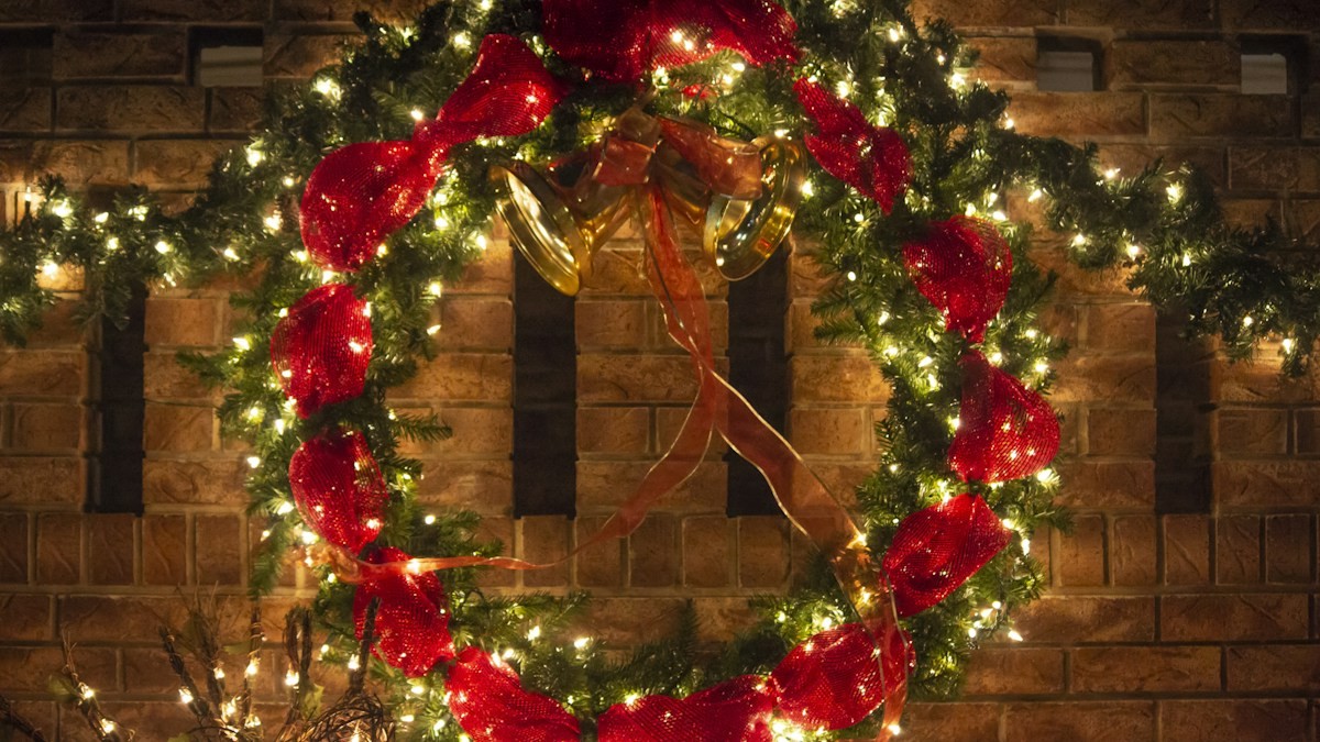 Burlap and Satin Ribbon Christmas Tree Toppers - Detailed step-by-step practical implementation overview